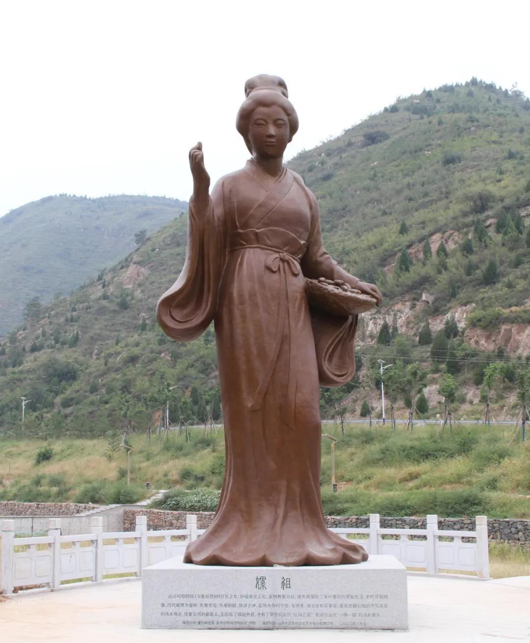 嫘祖养蚕雕塑（华夏母亲形象）